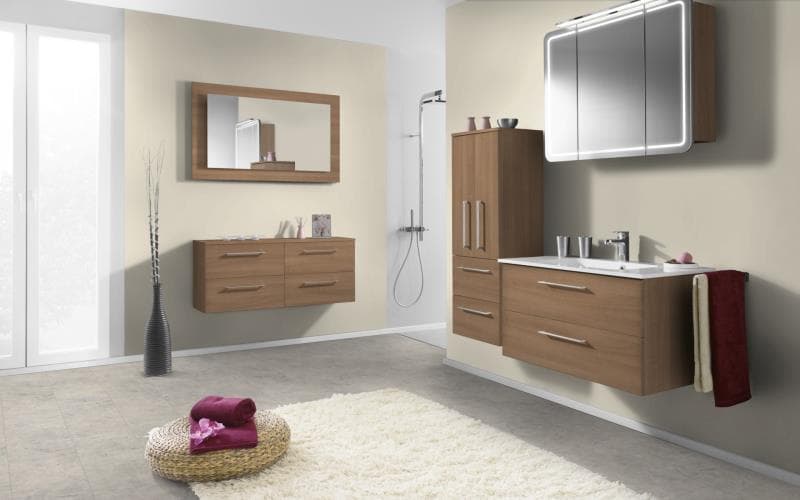 Economique Matt Romana Cherry Bathroom